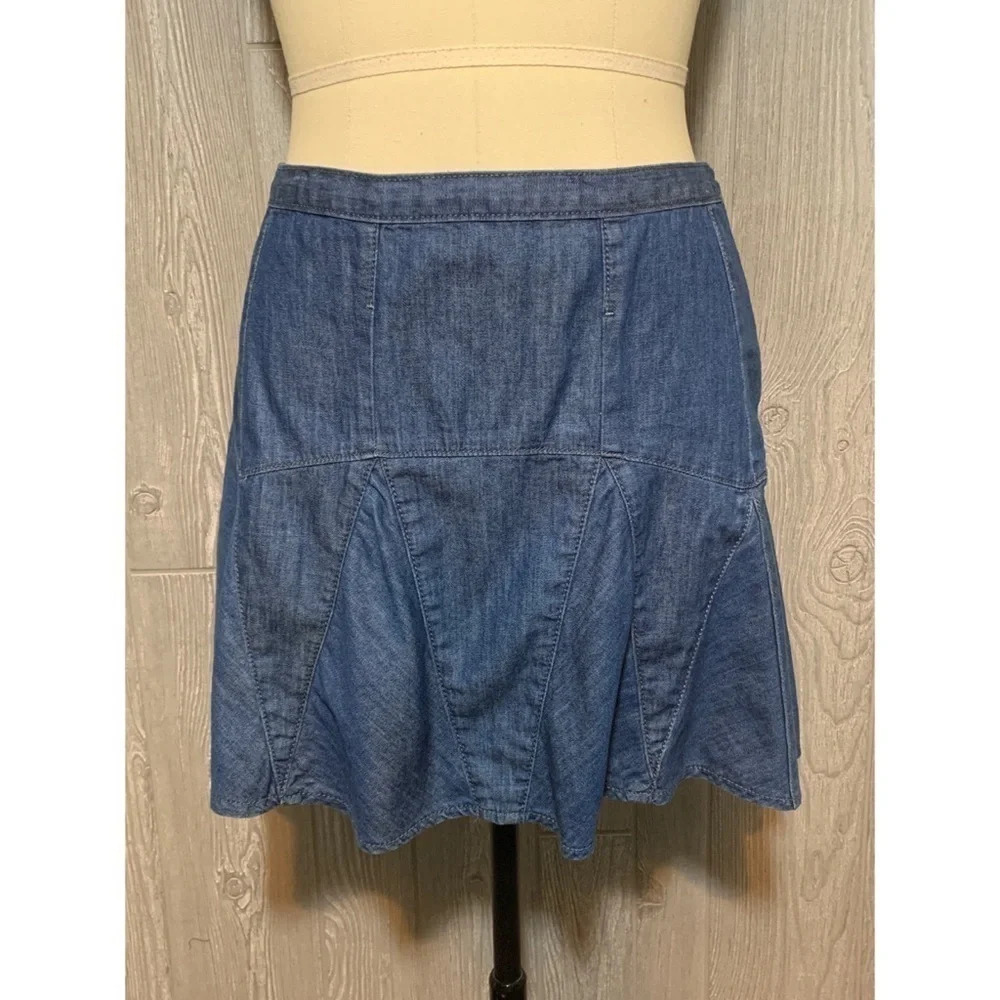 GAP Denim Mini Skirt in Size 28 6
